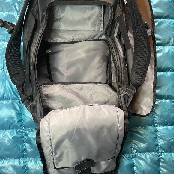 Nomatic 40L Travel Bag - Black - Very Good Condition - Waist Straps -Washed - Picture 3 of 13